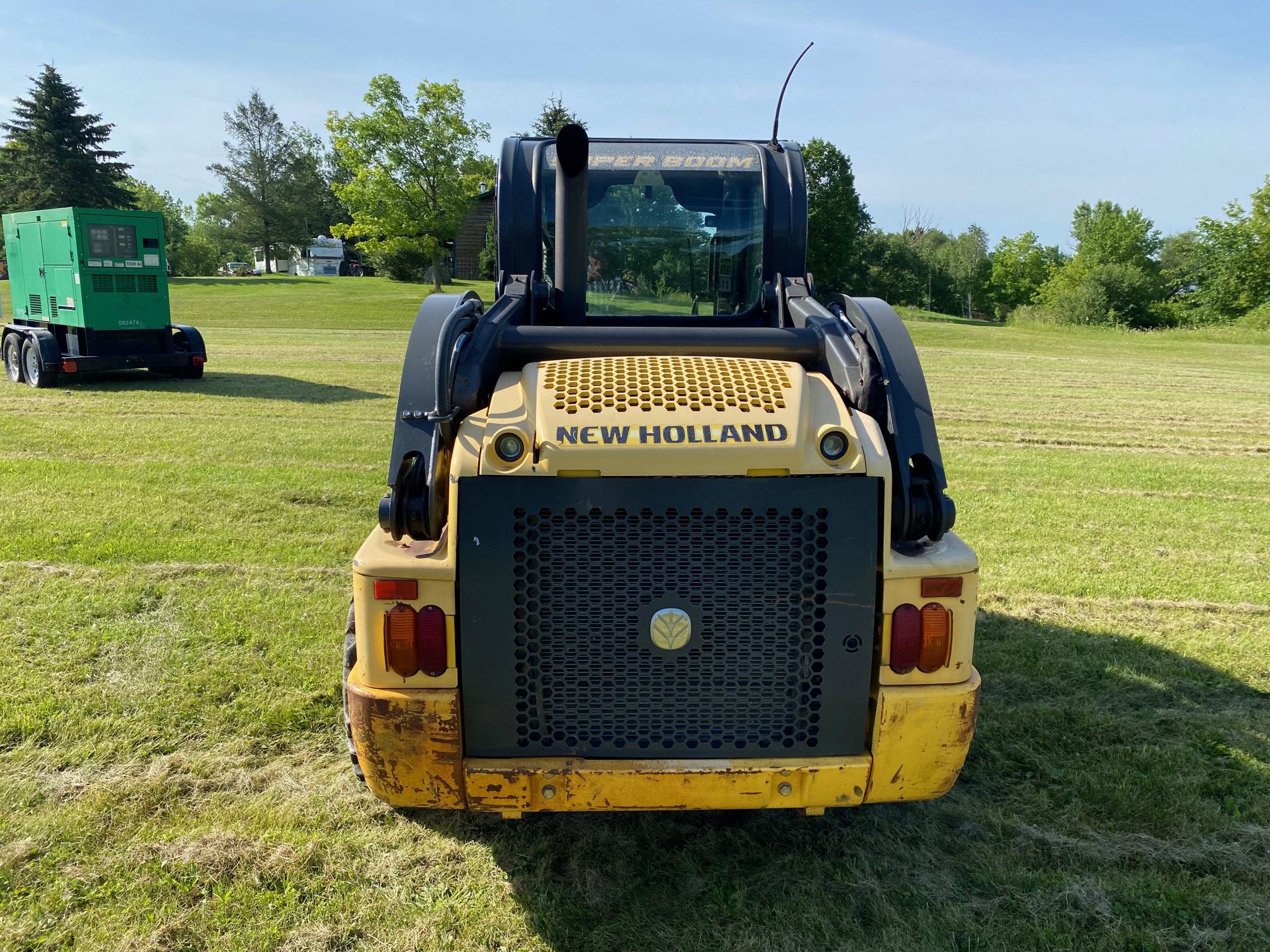 2011 NEW HOLLAND L220 - Image 4